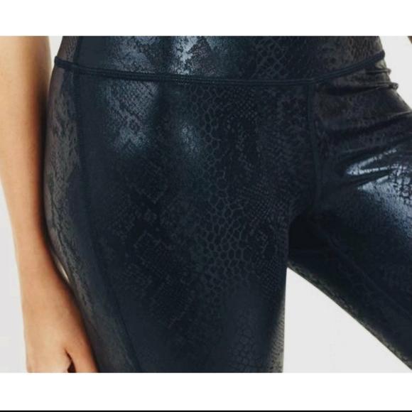 Mono b glossy shadow snake high-waisted Leggings black size Xlarge - Picture 2 of 10